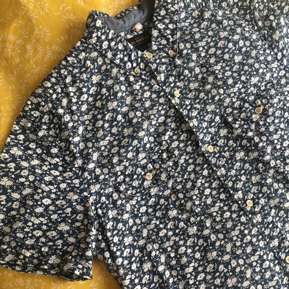 Men’s floral short sleeve button up